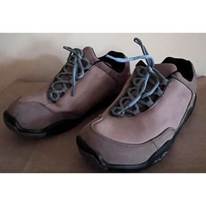 Women's Tan Lace-Up Shoes